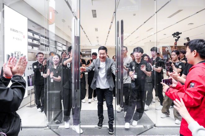 a 研发机器人项目；国内发布「脑机接口标准」 极客早知道开元棋牌网站小米17开售5分钟破国产机销售纪录；Met(图6)